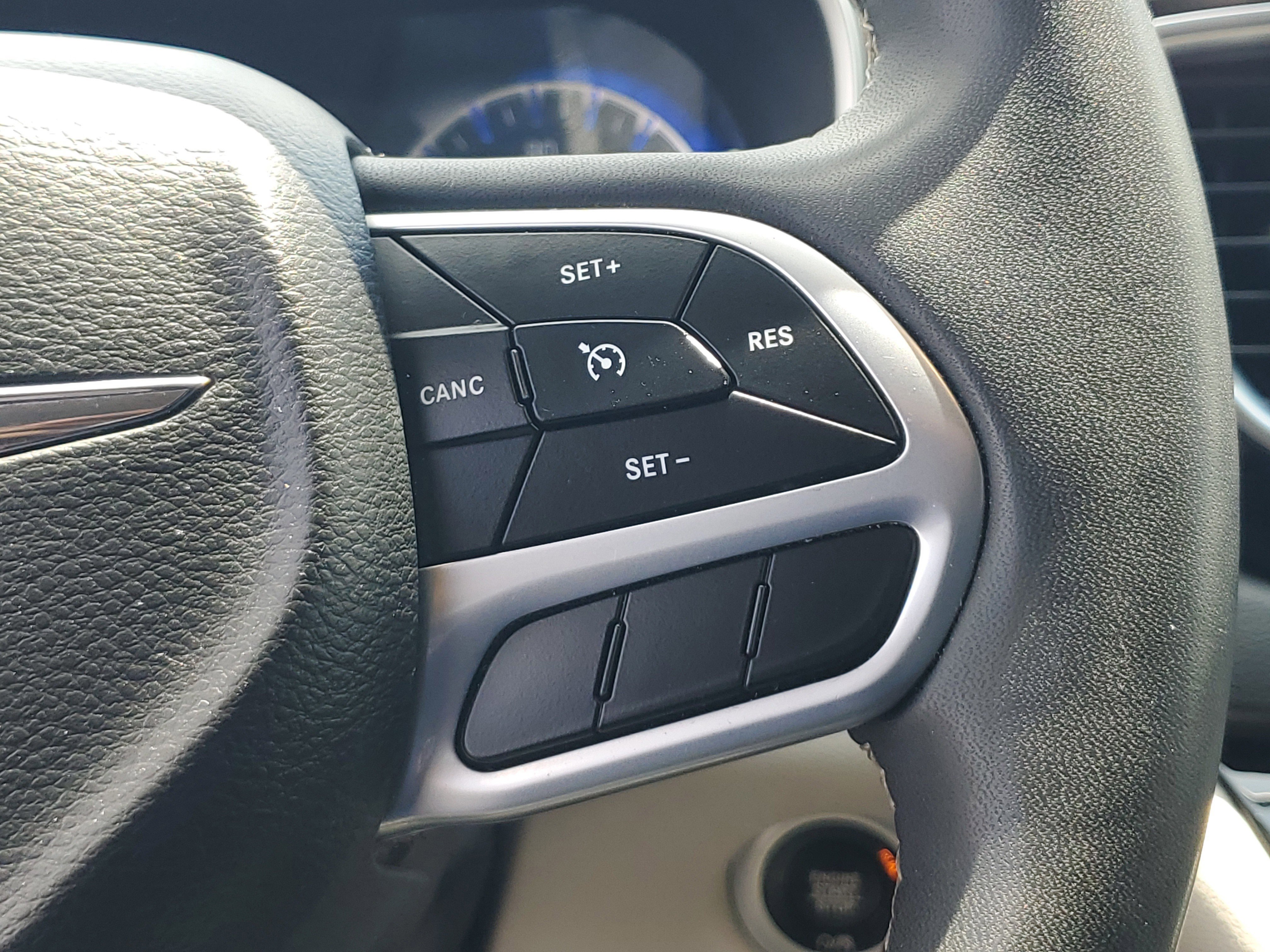 Used 2022 Chrysler Voyager LX image 23