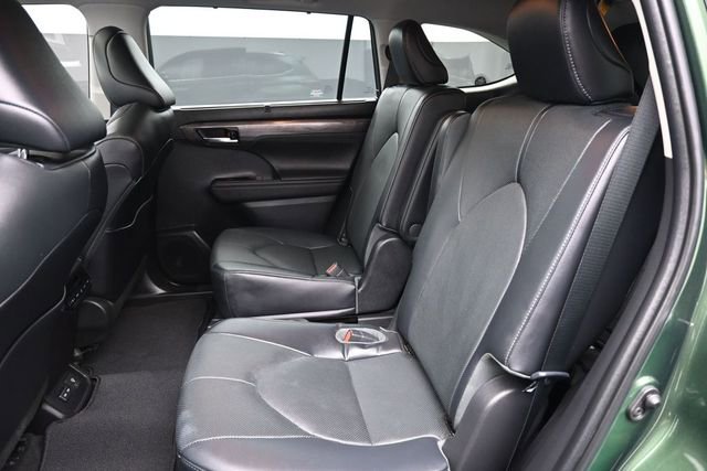 Used 2023 Toyota Highlander Limited FWD image 10