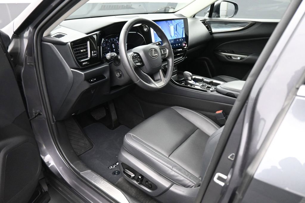 Used 2023 Lexus NX 350 AWD image 2
