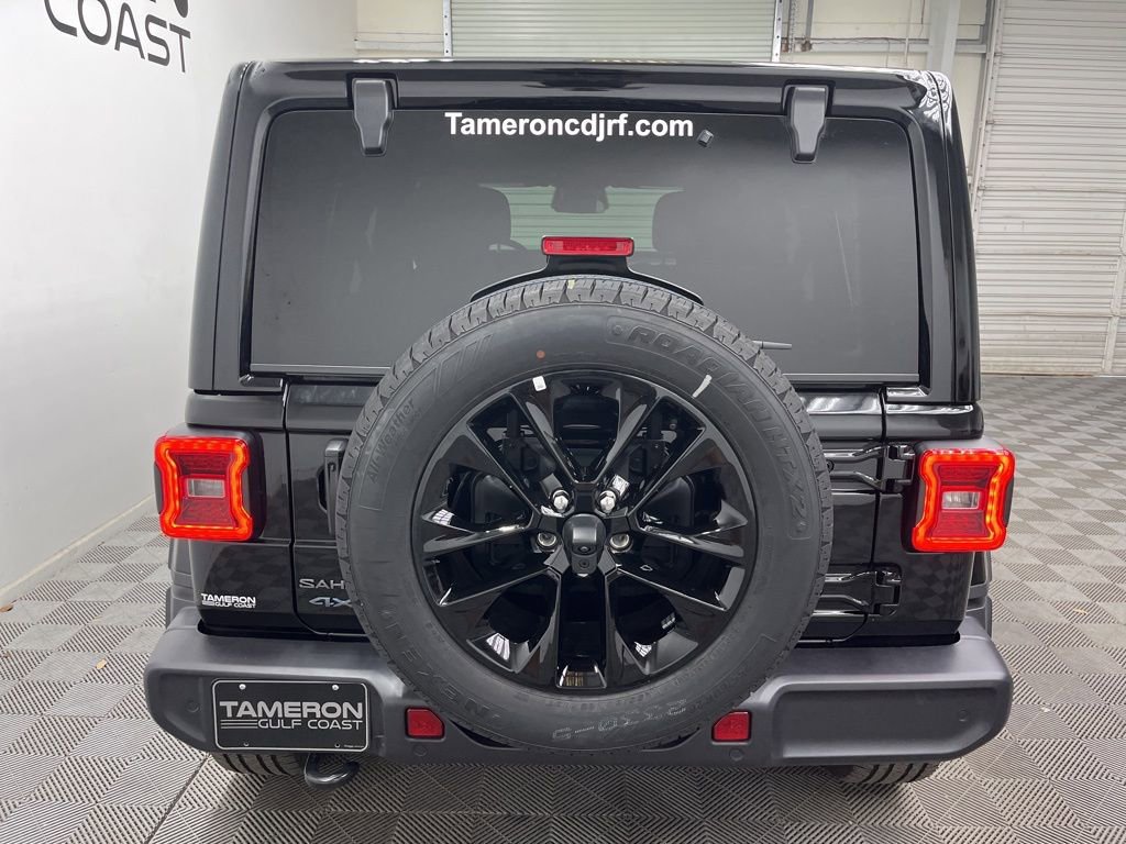 Used 2025 Jeep Wrangler Unlimited Sahara w/ Safety Group AWD/4WD image 10