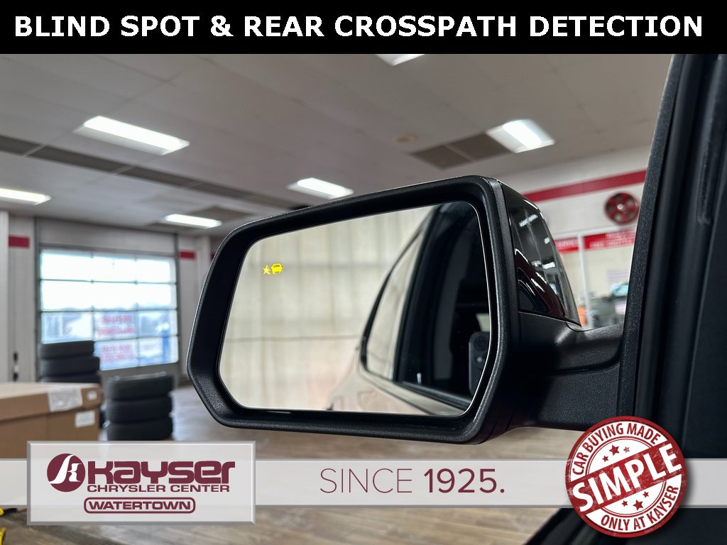 Used 2023 GMC Acadia SLE w/ Driver Convenience Package image 8