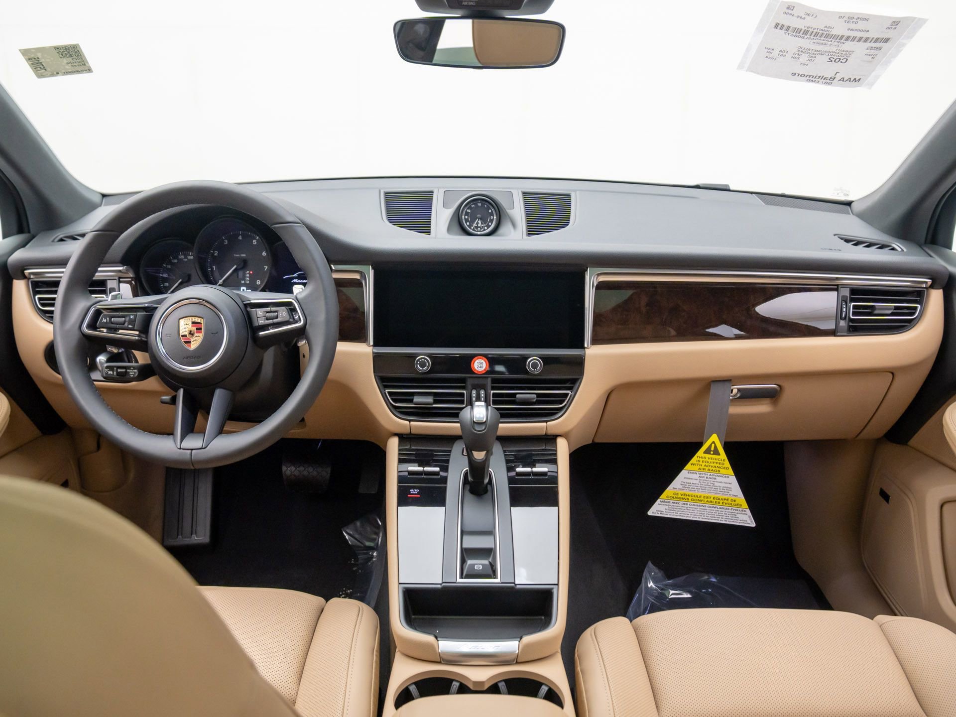 Certified 2025 Porsche Macan image 11