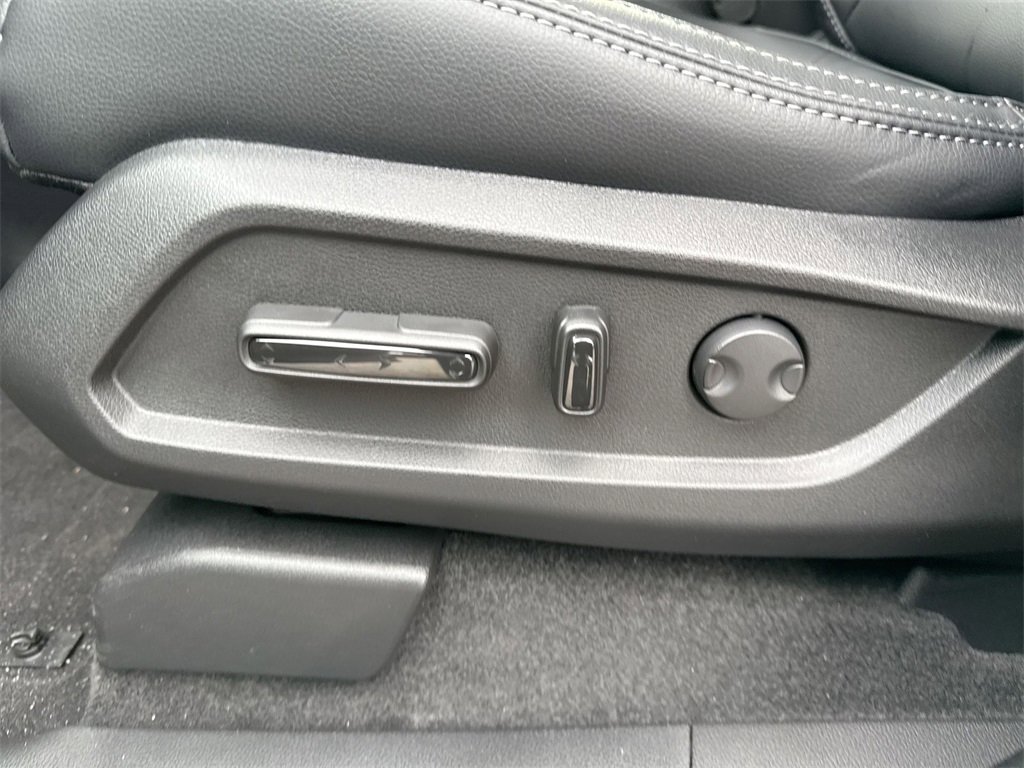 New 2025 Honda Pilot Touring image 14