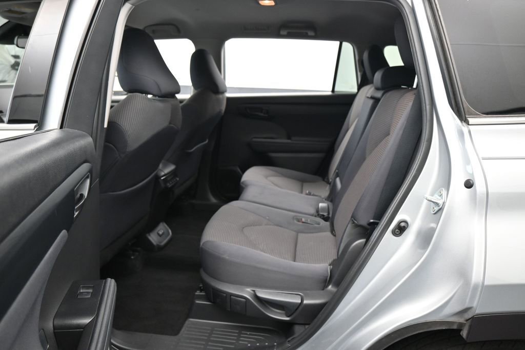 Used 2022 Toyota Highlander L AWD/4WD image 27