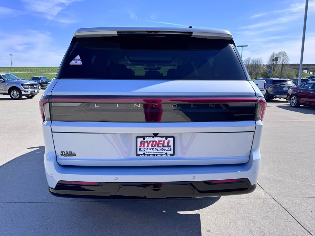 New 2026 Lincoln Navigator L Reserve AWD/4WD image 16
