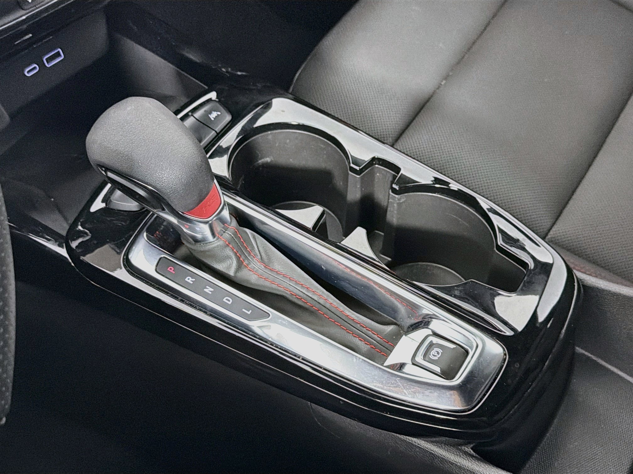 Used 2024 Chevrolet Trax RS w/ Sunroof Package FWD image 25