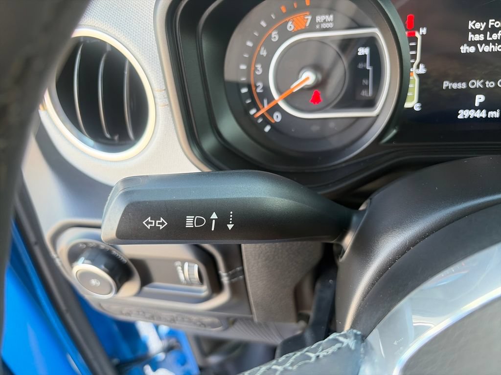 Used 2025 Jeep Wrangler Unlimited Sahara AWD/4WD image 31