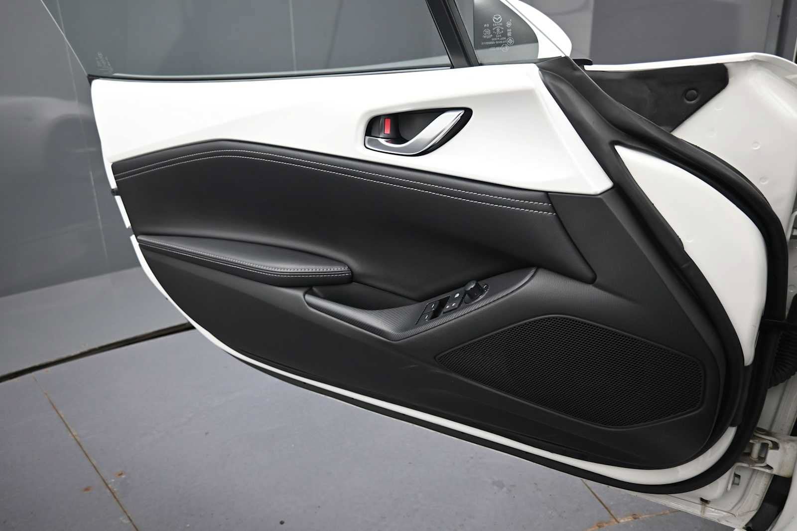 Used 2022 MAZDA MX-5 Miata RF Grand Touring RWD image 10