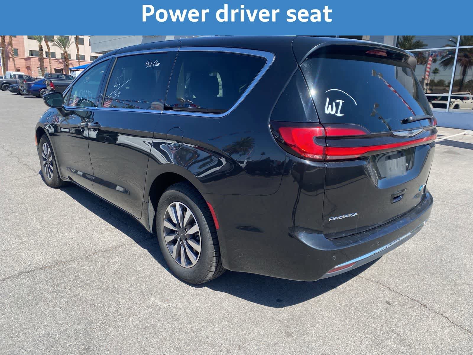 Used 2023 Chrysler Pacifica Touring-L FWD image 10