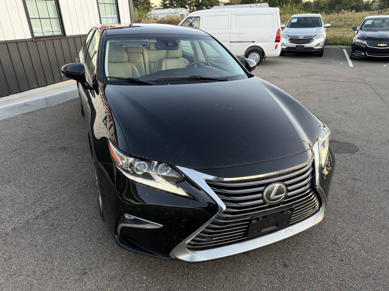 Used 2016 Lexus ES 350 w/ Luxury Package w/Wood Trim FWD image 4