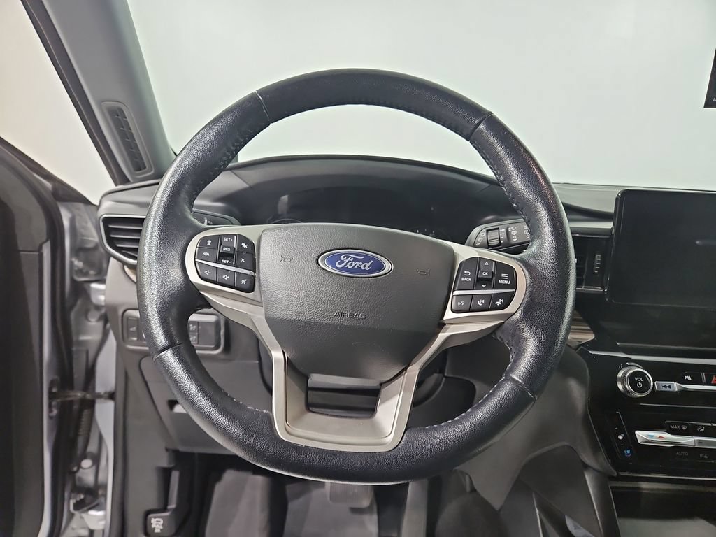 Used 2021 Ford Explorer Limited w/ Equipment Group 301A AWD/4WD image 15