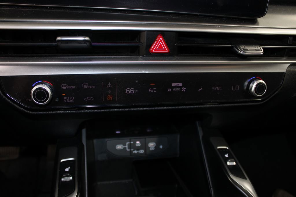 Used 2024 Kia Sorento S image 32