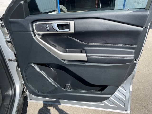Used 2023 Ford Explorer XLT w/ Equipment Group 202A AWD/4WD image 40