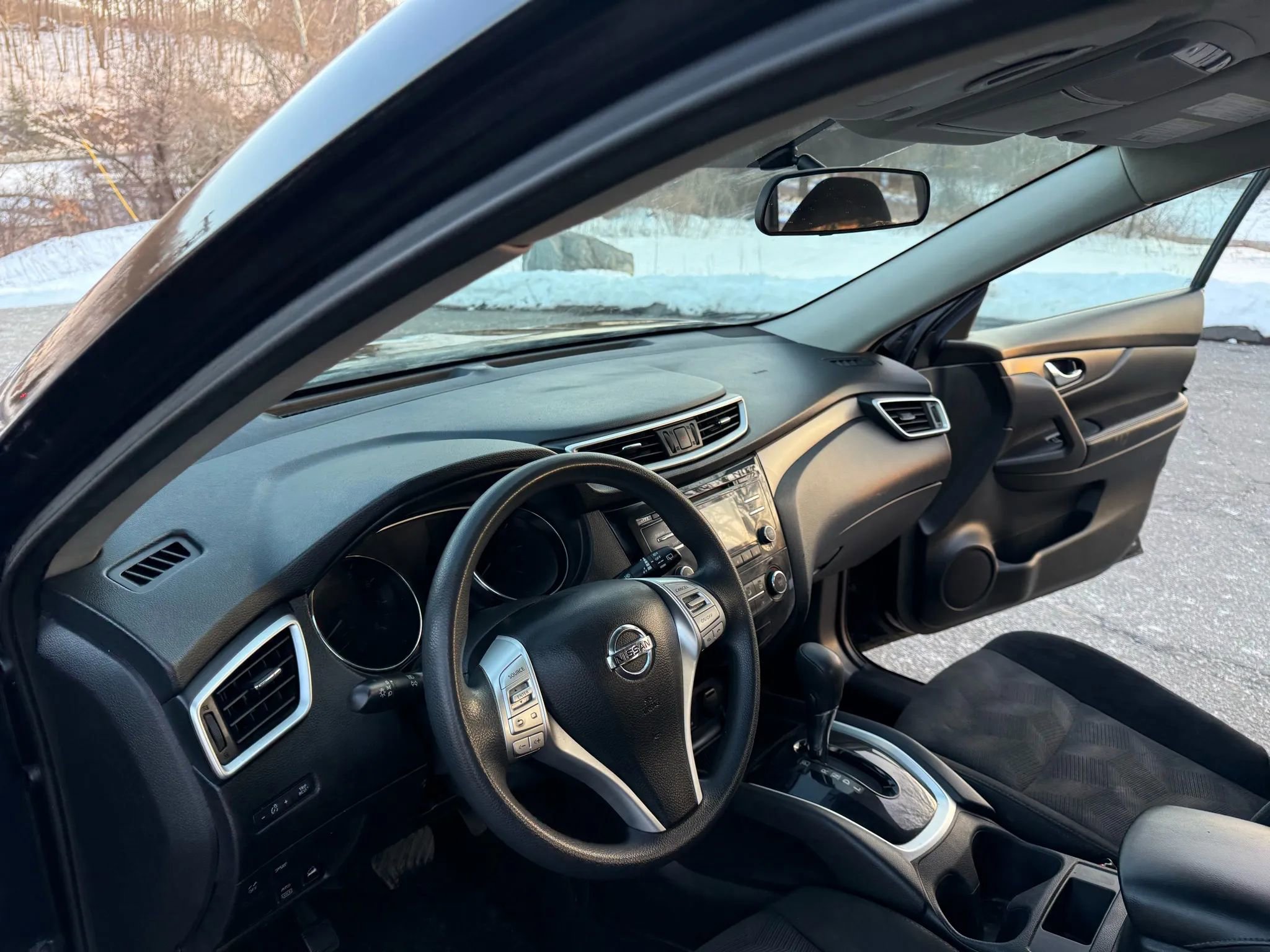 Used 2014 Nissan Rogue S image 19