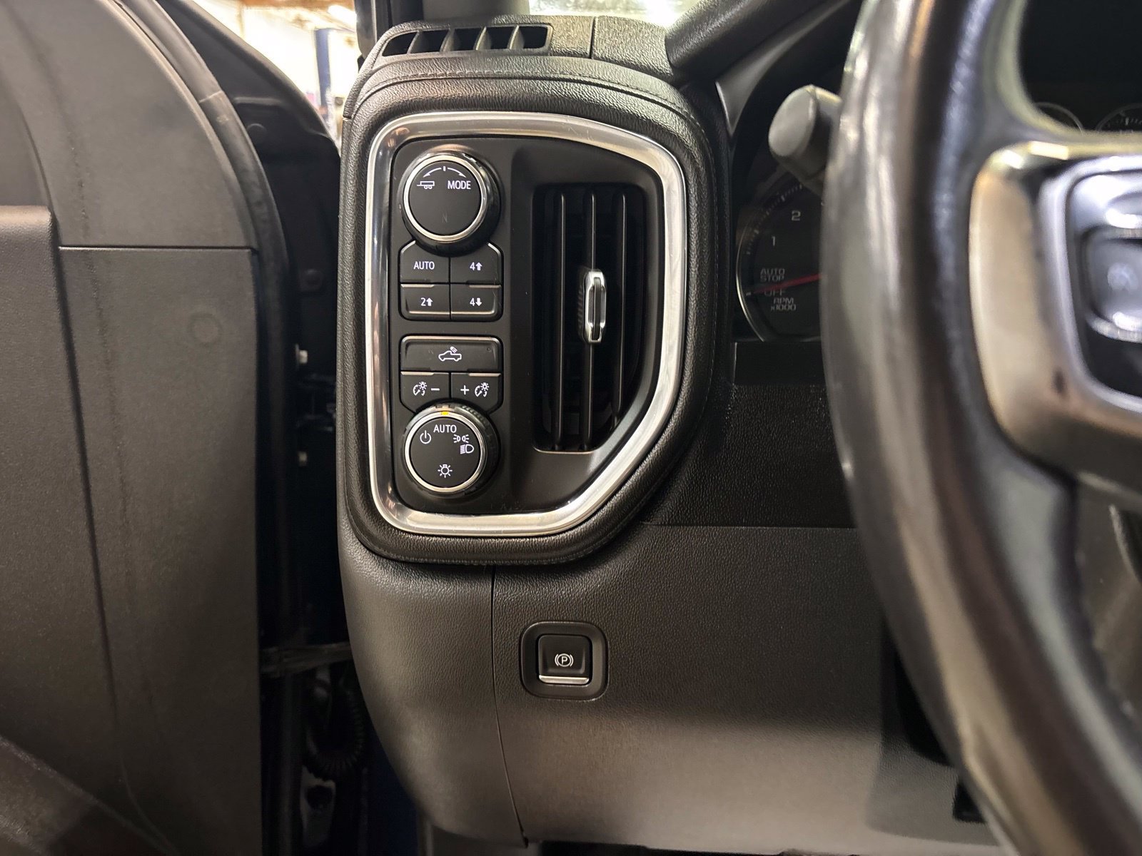 Used 2020 Chevrolet Silverado 1500 LT w/ All-Star Edition AWD/4WD image 18