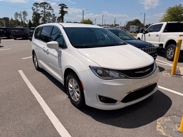 Used 2019 Chrysler Pacifica Touring Plus FWD image 2