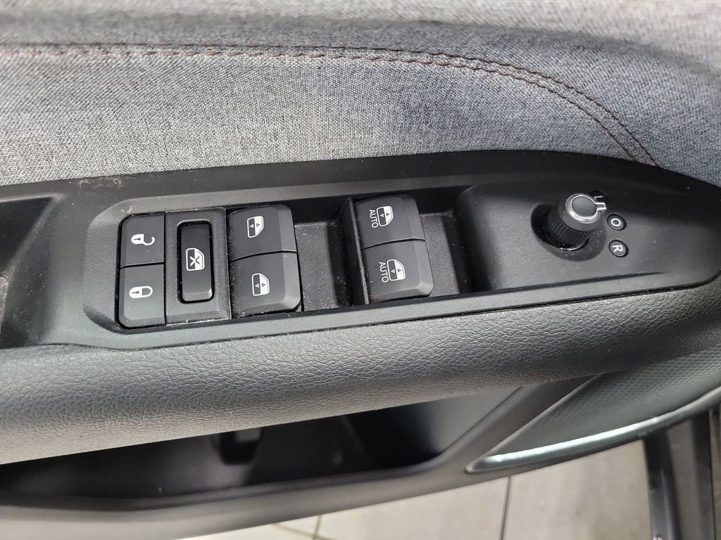 Used 2023 Jeep Compass Latitude AWD/4WD image 29