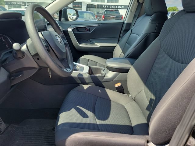 Used 2025 Toyota RAV4 LE AWD/4WD image 18