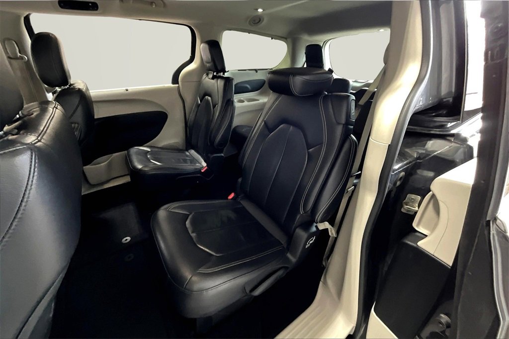 Used 2022 Chrysler Pacifica Touring-L image 21