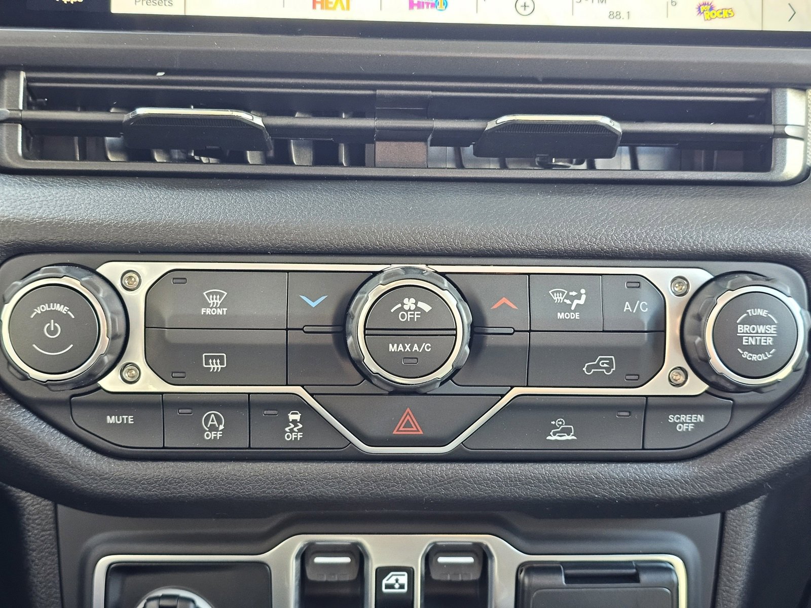 New 2026 Jeep Gladiator Sport image 13