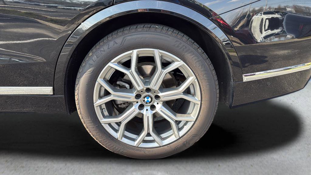 Used 2025 BMW X7 xDrive40i w/ Climate Comfort Package image 15