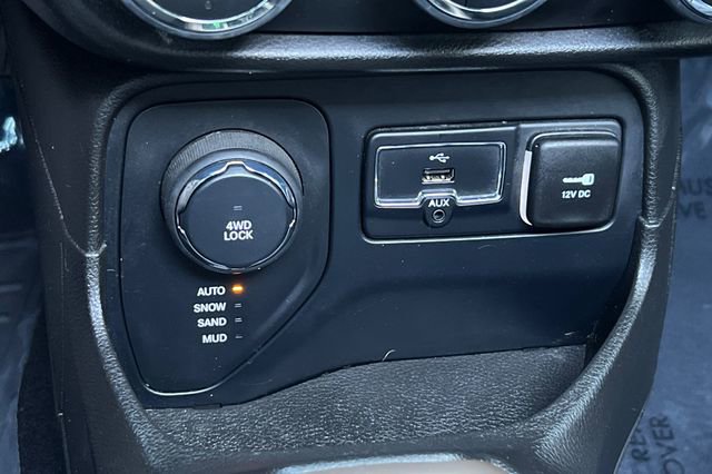 Used 2017 Jeep Renegade Limited image 39