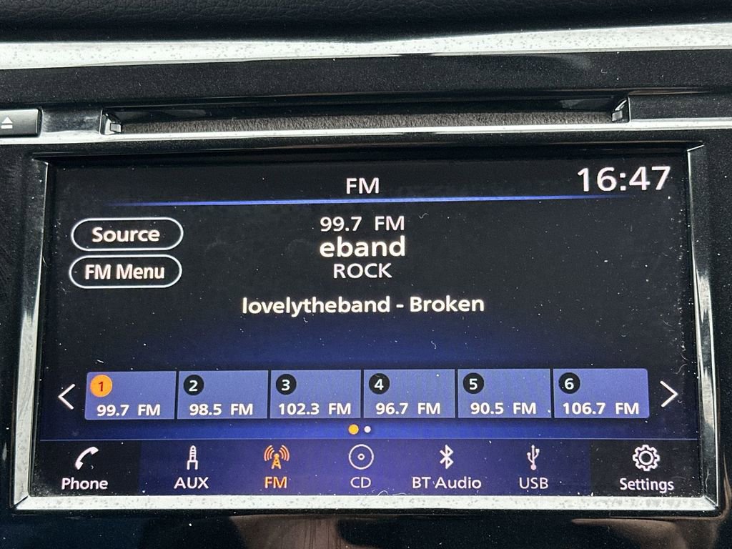 Used 2018 Nissan Rogue SV image 16