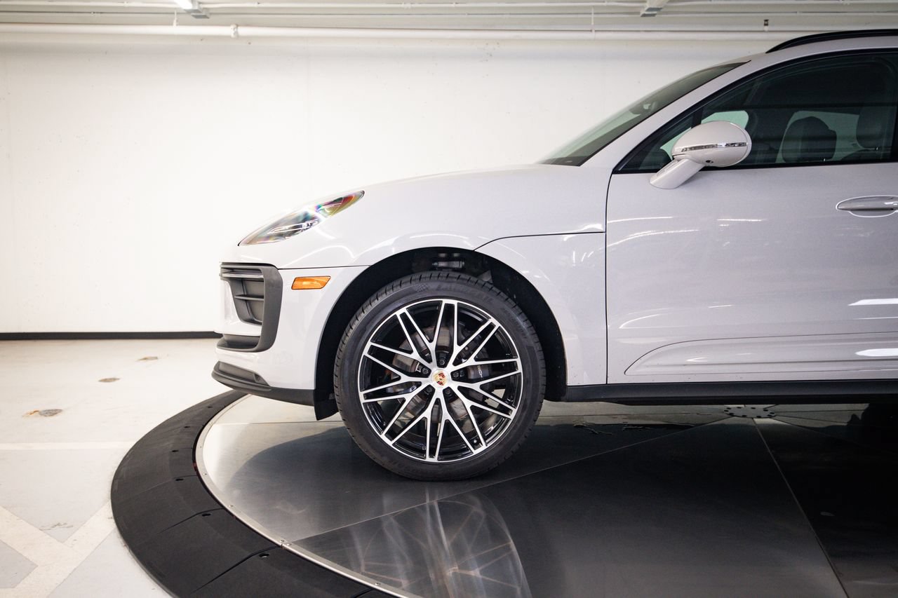 Certified 2023 Porsche Macan AWD/4WD image 11