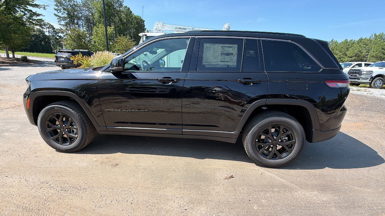 New 2026 Jeep Grand Cherokee Altitude AWD/4WD image 11