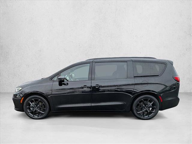 Used 2025 Chrysler Pacifica Limited image 9
