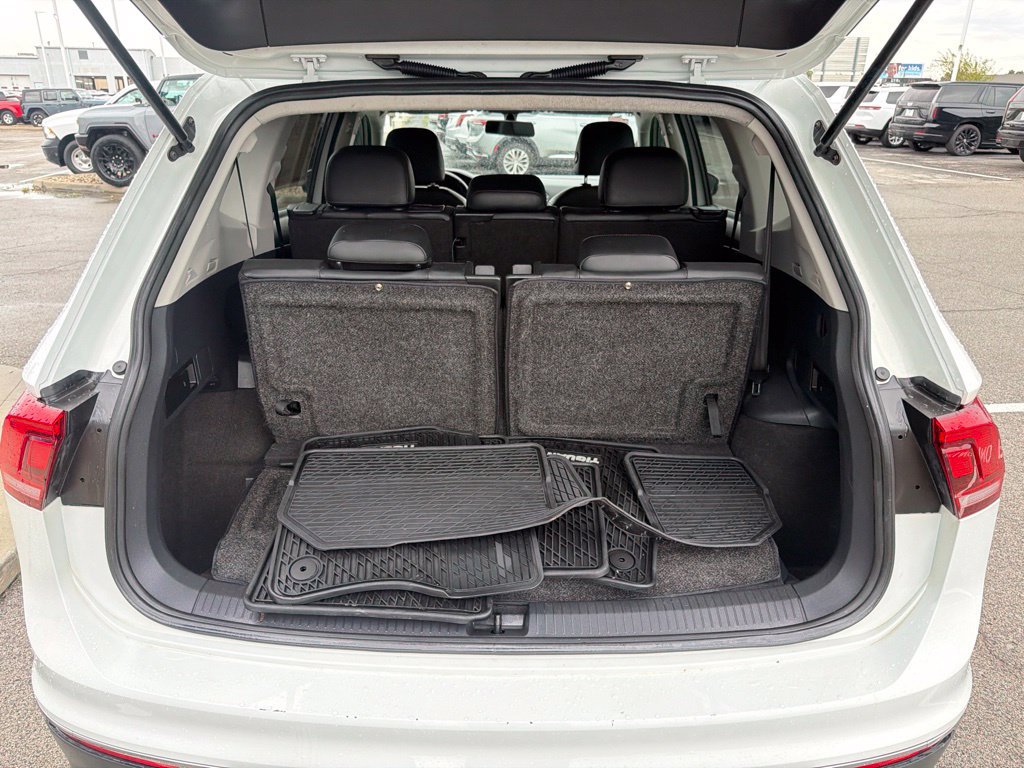 Used 2018 Volkswagen Tiguan SE w/ 3rd Row Seat Package AWD/4WD image 11