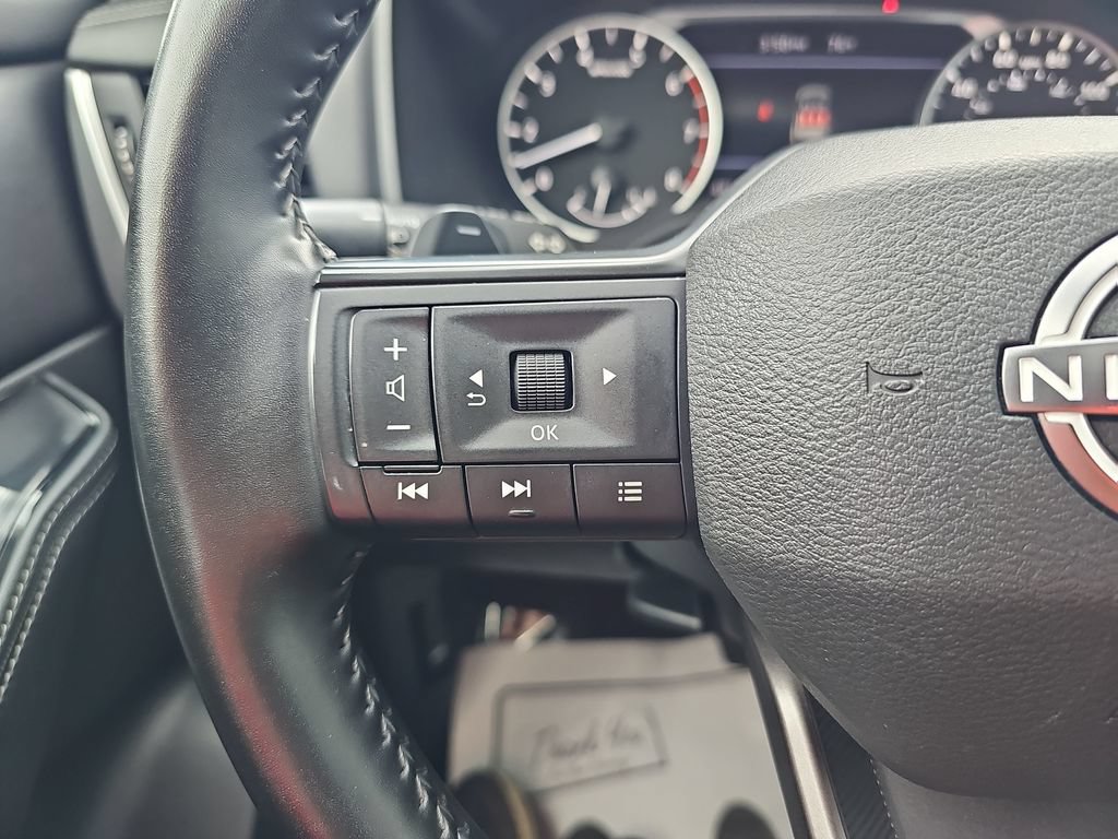Used 2025 Nissan Rogue SV FWD image 17