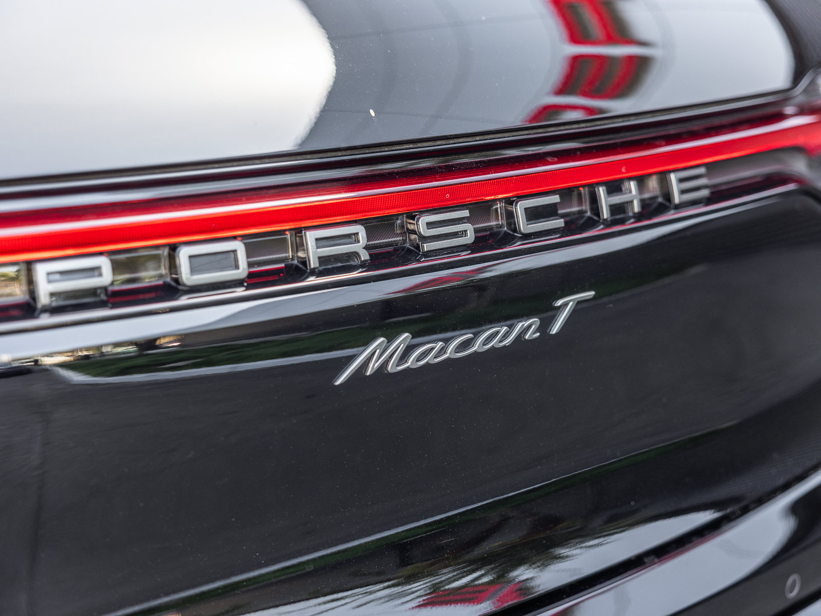 Certified 2026 Porsche Macan Turbo AWD/4WD image 23