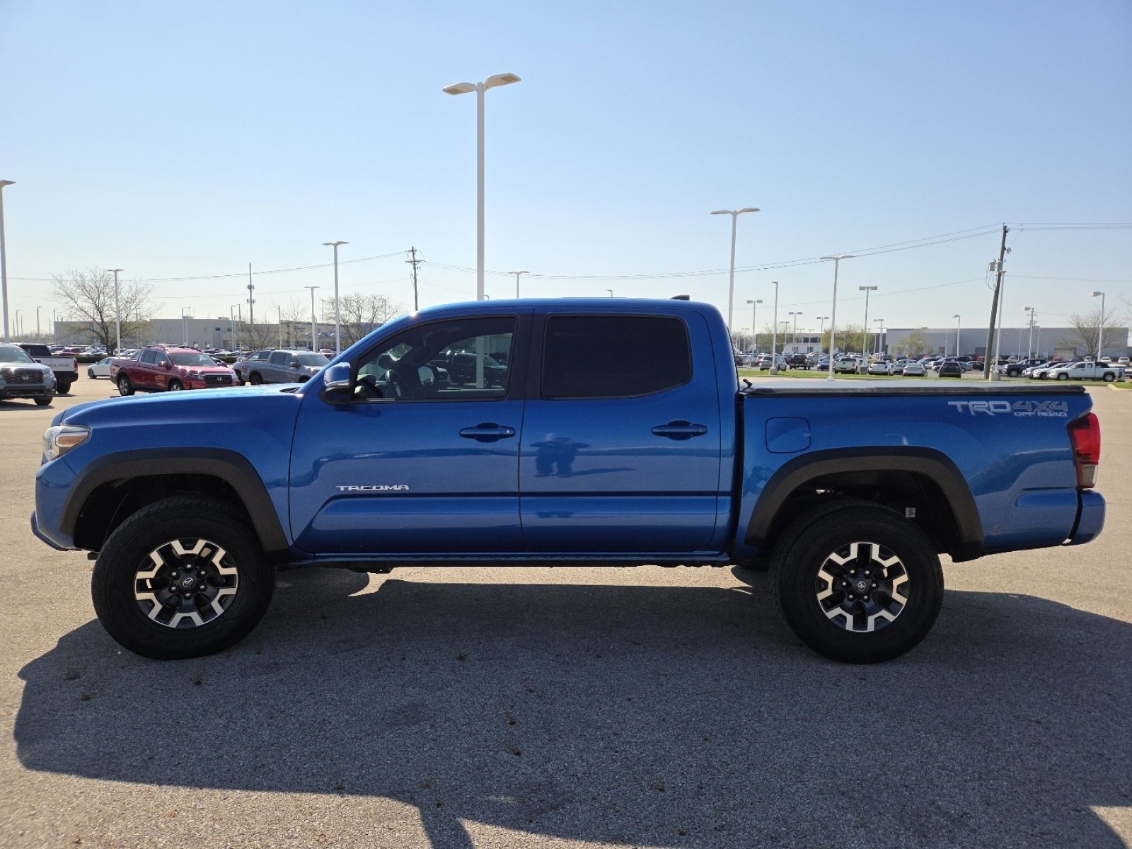 Used 2018 Toyota Tacoma TRD Off-Road w/ Technology Package image 14