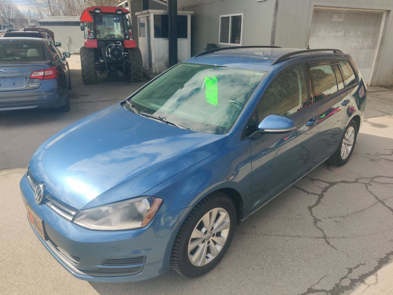 Used 2017 Volkswagen Golf S AWD/4WD image 2