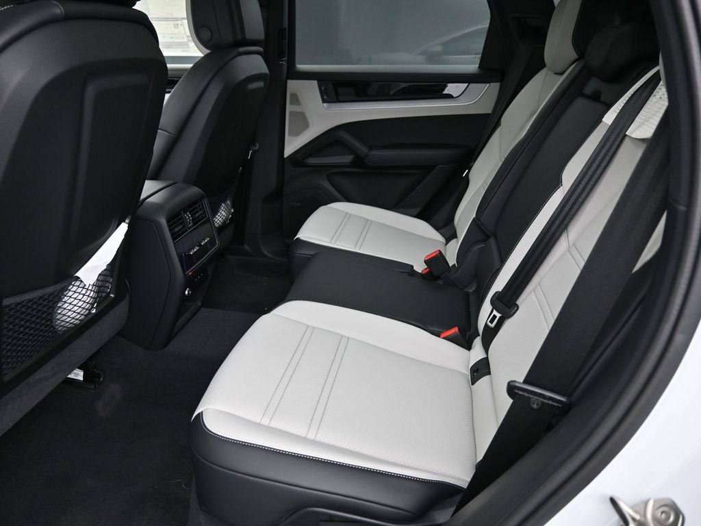 Certified 2025 Porsche Cayenne AWD/4WD image 7