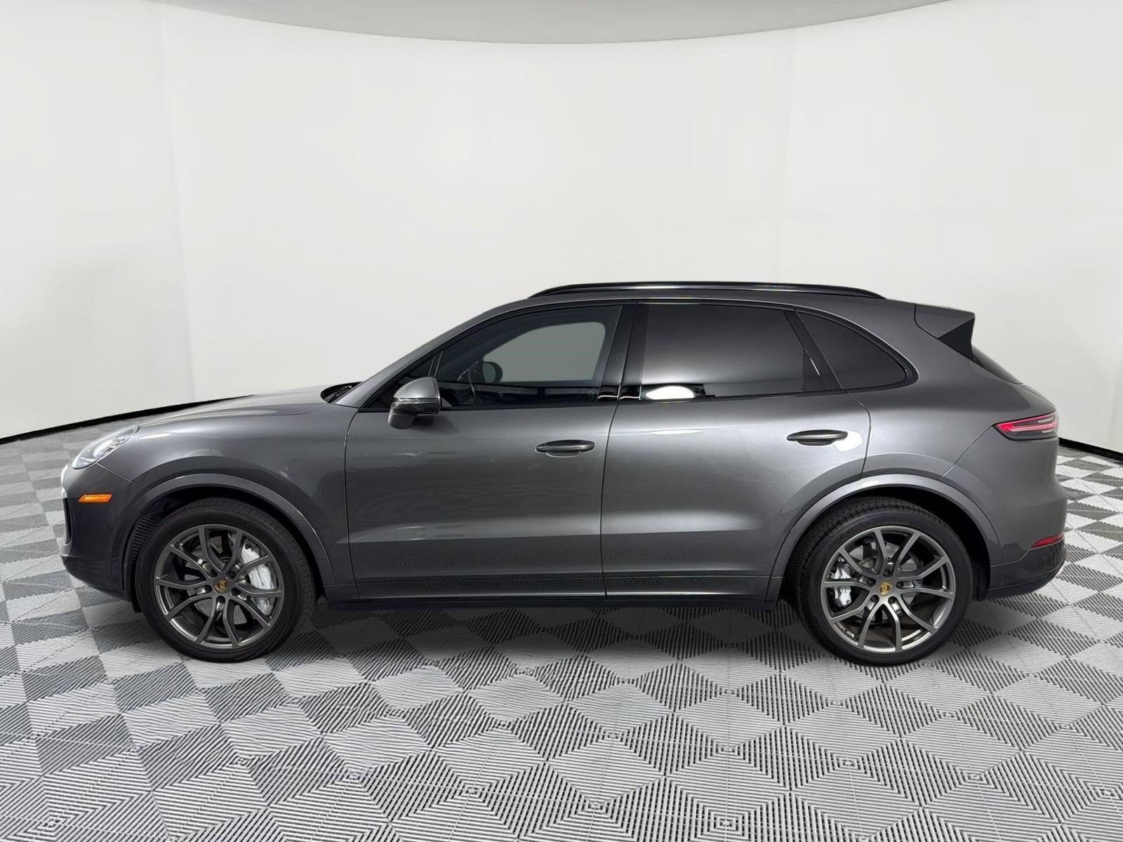 Certified 2020 Porsche Cayenne Turbo AWD/4WD image 2