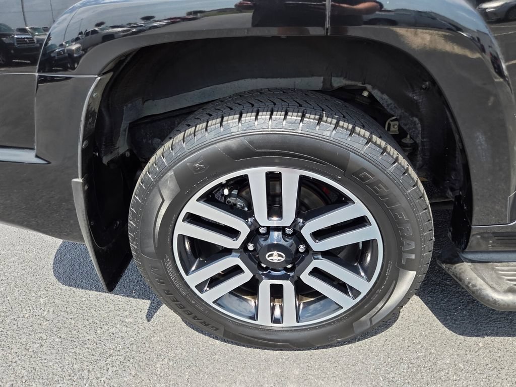 Used 2022 Toyota 4Runner Limited AWD/4WD image 15