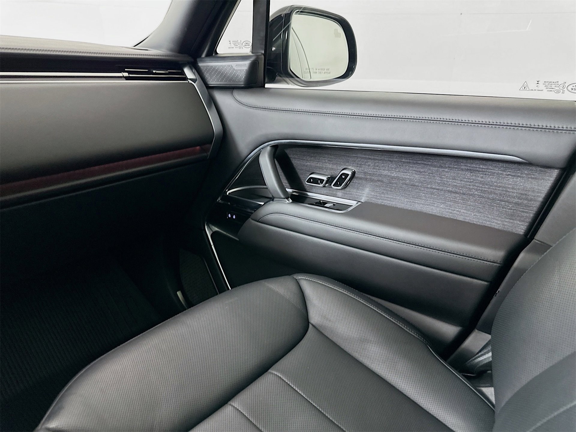 Used 2025 Land Rover Range Rover Long Wheelbase Autobiography image 25