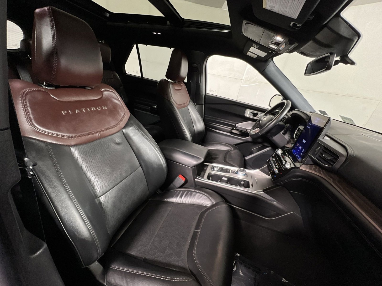 Used 2023 Ford Explorer Platinum w/ Premium Technology Package image 28