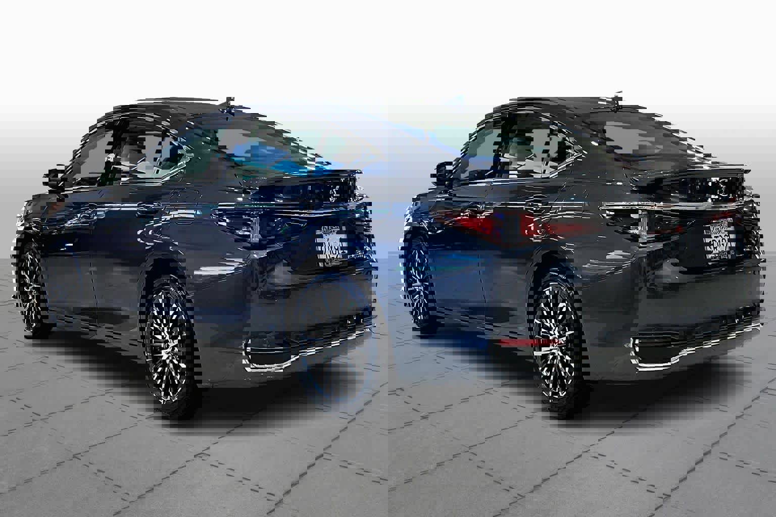 Used 2025 Lexus ES 300h w/ Premium Package image 11