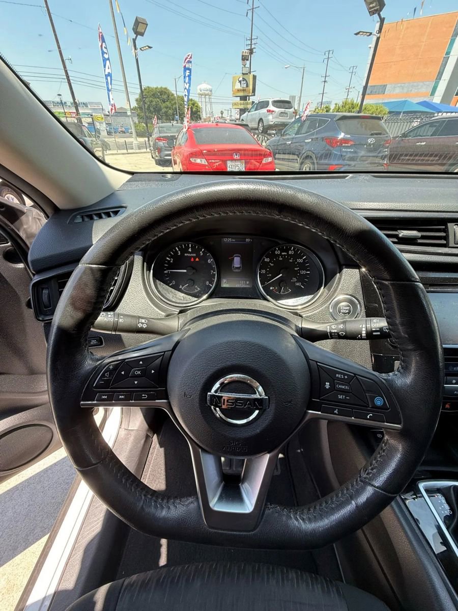 Used 2019 Nissan Rogue SV w/ Premium Package image 10