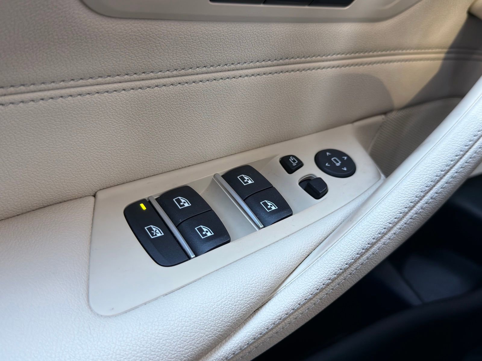 Used 2023 BMW 530i w/ Convenience Package image 21