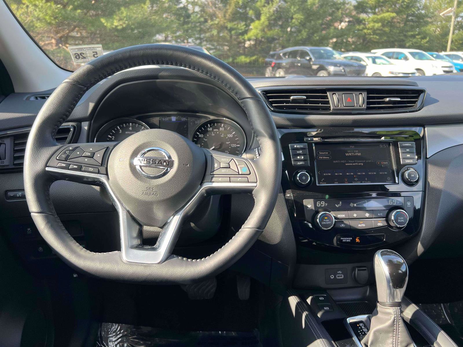 Used 2020 Nissan Rogue Sport SL AWD/4WD image 25