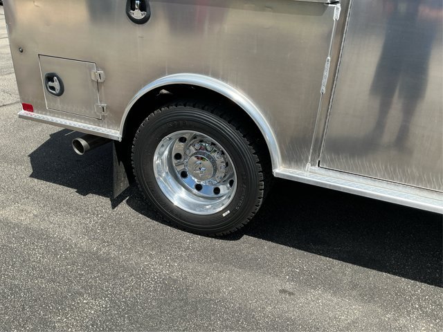 New 2026 RAM 5500 4x4 Crew Cab w/ Laramie Trim Package image 18