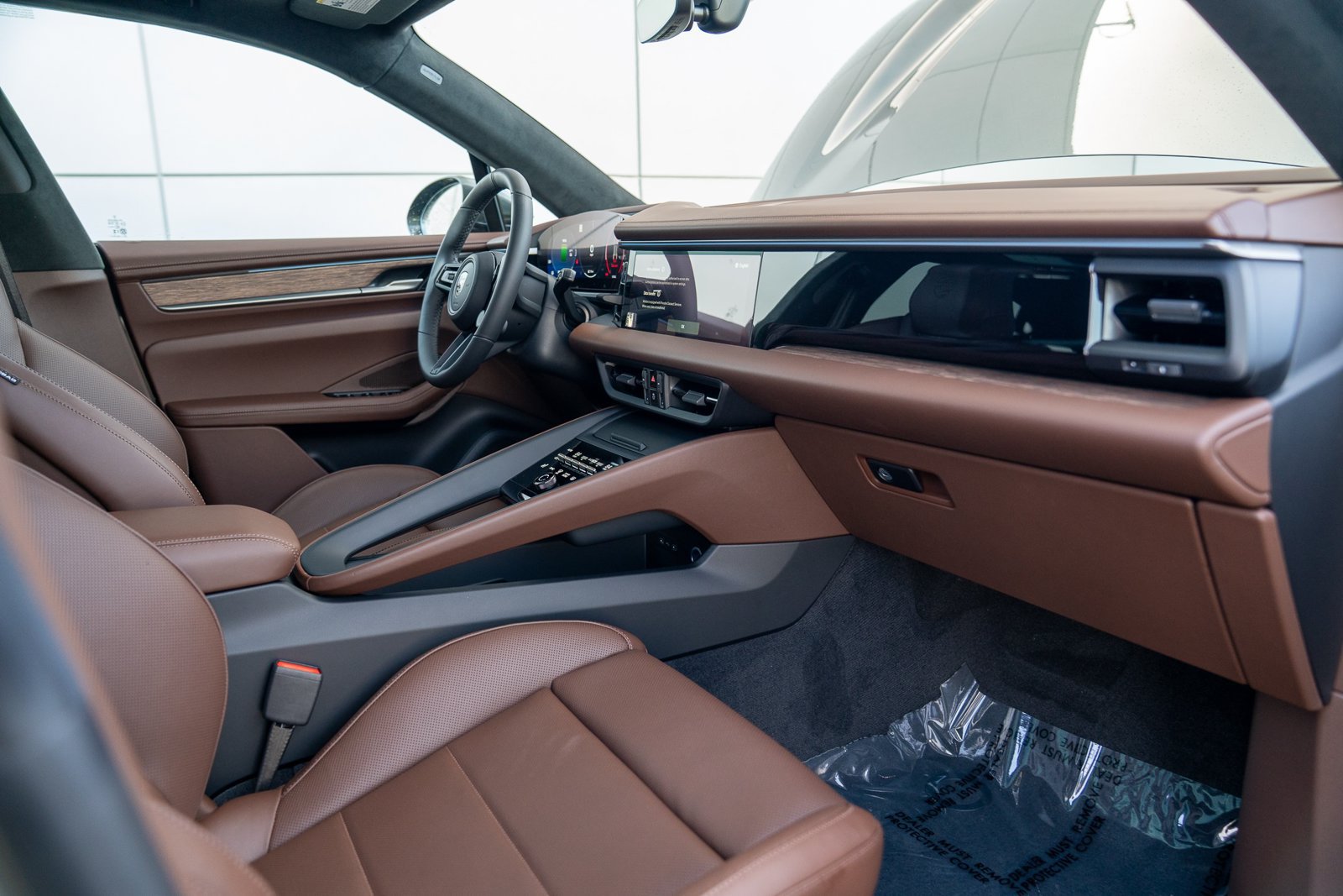 Certified 2025 Porsche Macan Turbo Electric AWD/4WD image 25