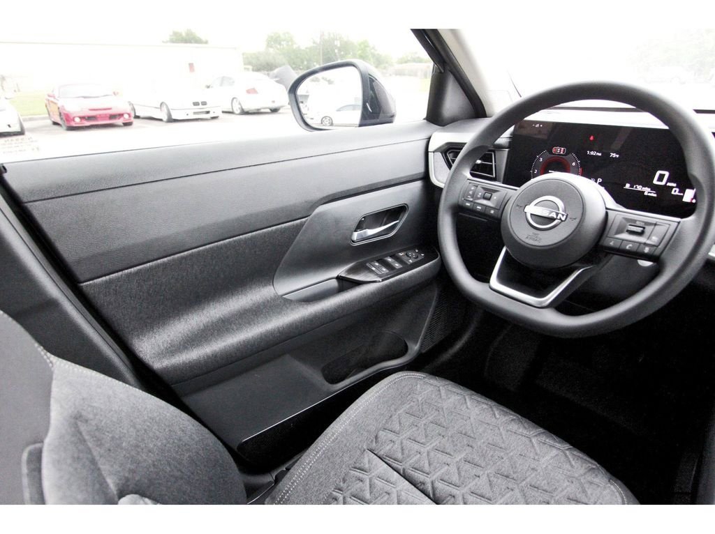 New 2026 Nissan Kicks SV w/ Charging Package FWD image 6