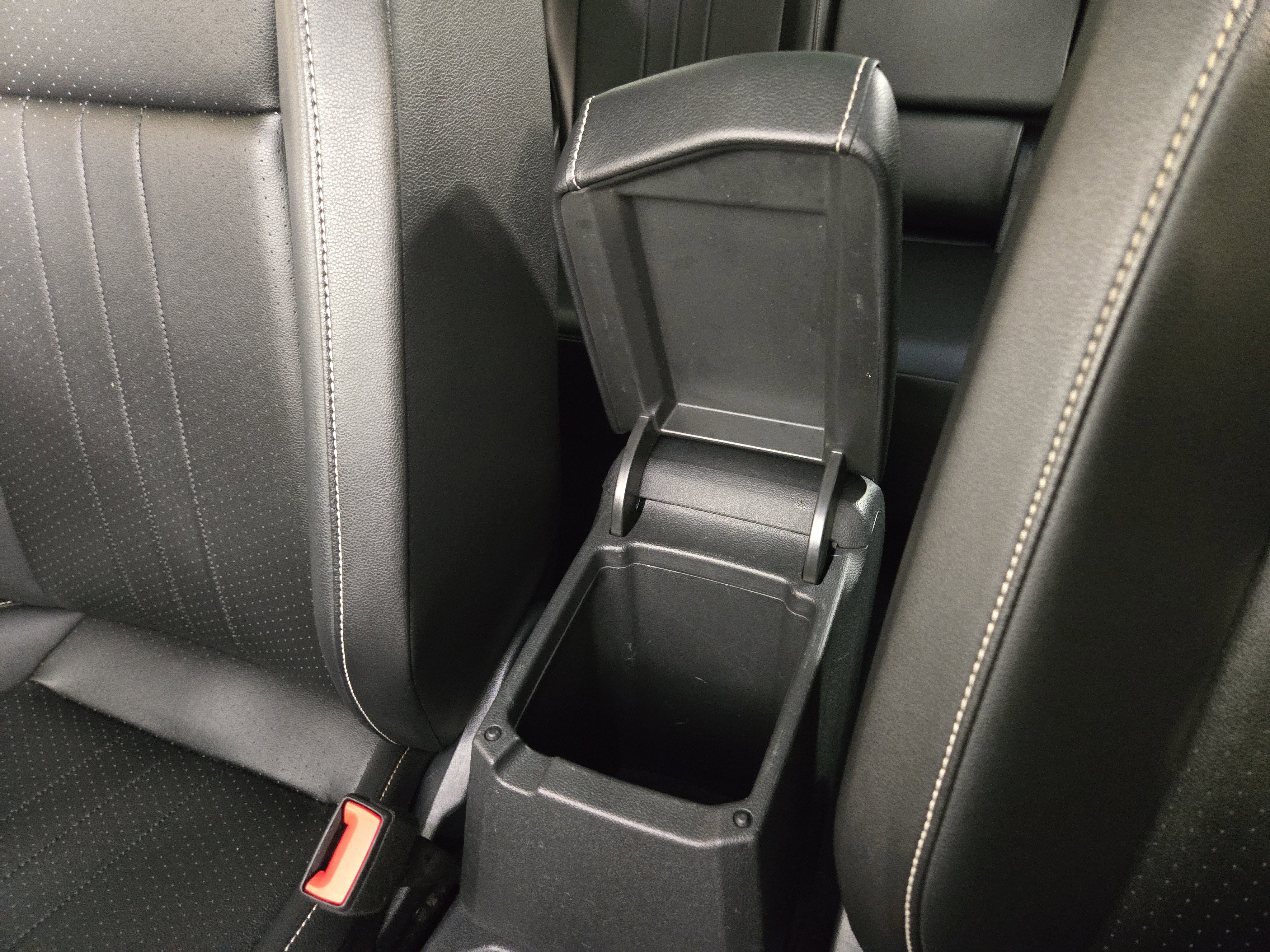 Used 2023 Volkswagen Tiguan SE R-Line image 29