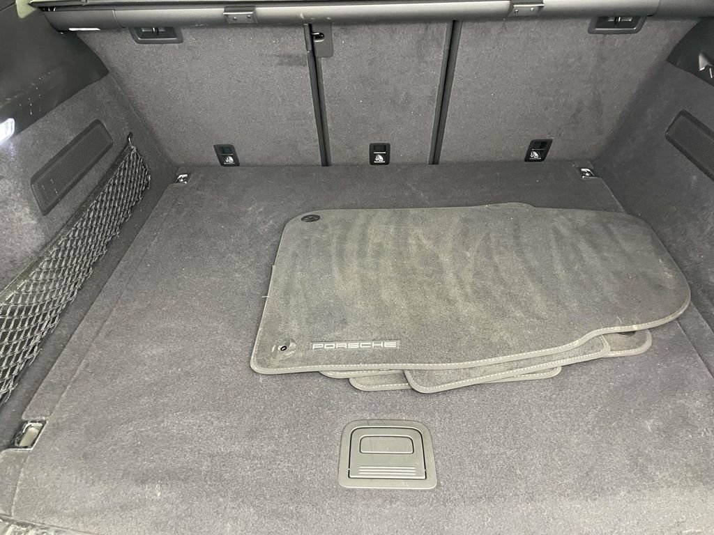 Certified 2024 Porsche Cayenne AWD/4WD image 20