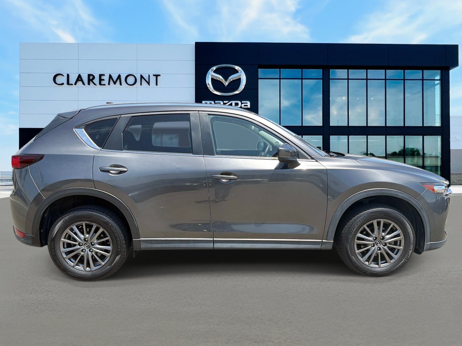 Used 2017 MAZDA CX-5 Touring FWD image 4